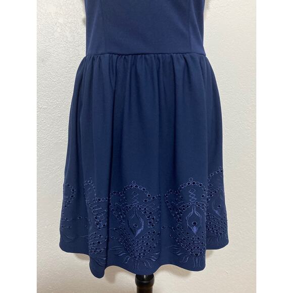 NWT Francesca's Mi Ami Navy Blue Mini Dress Size M Laser Cut Skirt Feminine - Picture 3 of 9